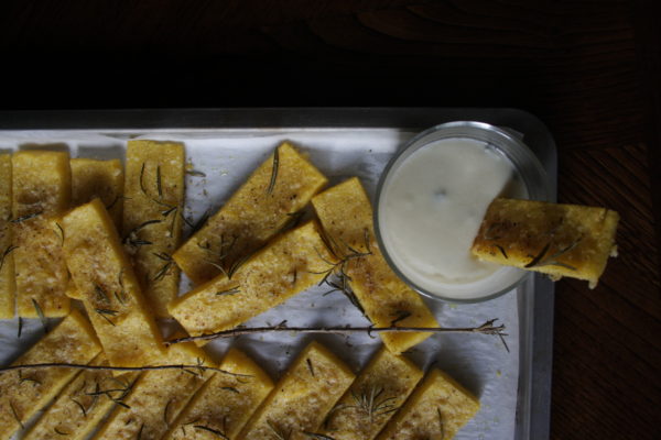 Polenta dorata con crema al gorgonzola