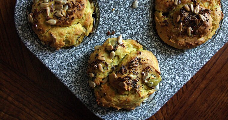 Muffin di avocado e philadelphia – con olive e semi –