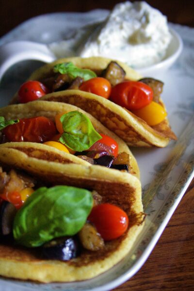 Pancake tacos salati  – con dip di ricotta e basilico –