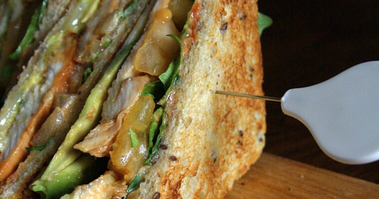 Club sandwich con pollo marinato – in salsa di soia, miele, zenzero e curry –