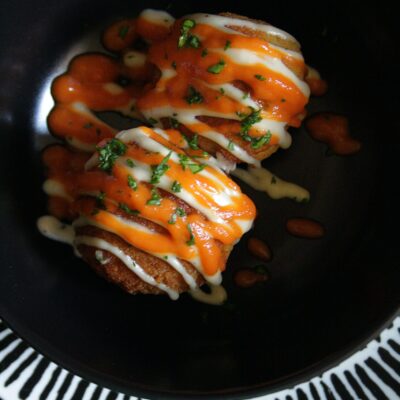 Crocchette di patate e zucchine con salsa al parmigiano e salsa al pomodoro