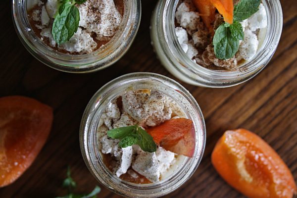 Meringata alle albicocche e pesche con menta e cannalla -mini-