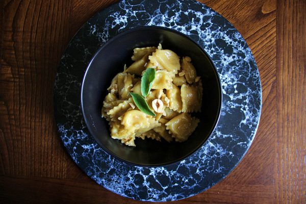 Plin di cavolfiore e gorgonzola burro e salvia – con nocciole tostate –