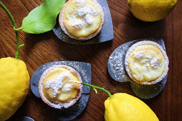 Mini crostatine di crema di ricotta e limone