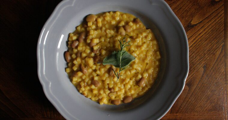 Pasta e fagioli alla zucca – con salvia e rosmarino –